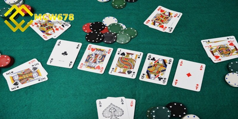 Cách chơi poker online - Hướng dẫn chi tiết cho tân binh 6 Đưa ra quyết định thận trọng khi đánh poker